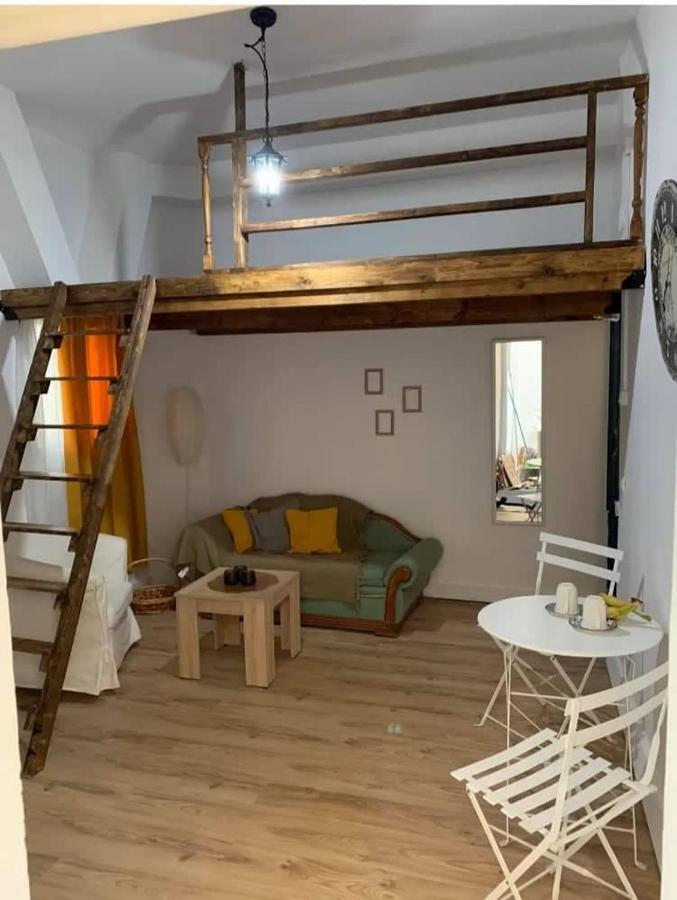 Mascot Bar Street Appartement Rhodes City